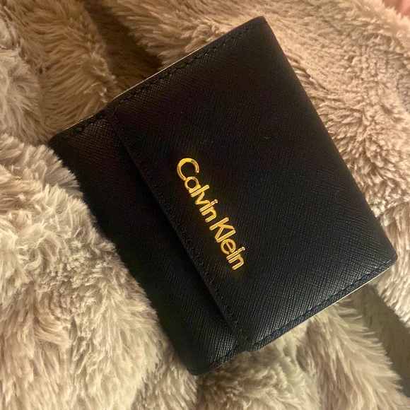 Calvin Klein: Mini Wallet - Picture 2 of 4